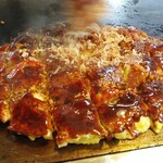お好み焼き 与里路 - 焼くのを大将にお任せしました⑧