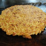 お好み焼き 与里路 - 焼くのを大将にお任せしました④