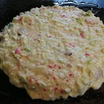 Okonomiyaki Yorimichi - 焼くのを大将にお任せしました②