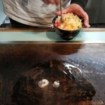 Okonomiyaki Yorimichi - 焼くのを大将にお任せしました①