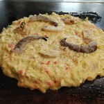 Okonomiyaki Yorimichi - 焼くのを大将にお任せしました③