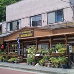 農家 ヘムロック - 青梅街道に面した店構え