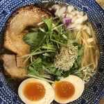 下品なぐらいダシのうまいラーメン屋 - 