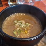 鶏そば もり田 - グツグツ煮えたぎったつけだれですが、熱くない