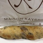 MAISON KAYSER Cafe - 【2種類のオリーブのチャパタ】330円
