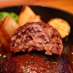 蒸気屋 - ハンバーグ断面アップ