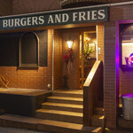 HYOE'S BURGERS + FRIES - 外観