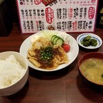 ます家 - 定食。