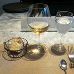 La Brianza - お料理に合わせて選んで下さったワイン、樽熟成のシャルドネ。落ち着いた味わいがおいしいワイン好きです♡