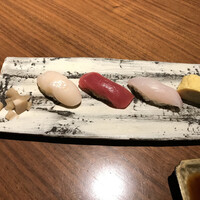日本料理　「十二颯」 ヒルトン東京 - 旬の握り寿司三貫、玉子焼〜寿司カウンターより〜
                      【赤身、白身、他一貫】