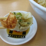 田村屋 - デッカい熱々餃子･･･。