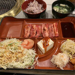 焼肉苑 - カルビ定食(雑穀米)　¥870