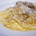 トラットリア ヴィヴァーチェ - 自家製パンチェッタのカルボナーラ
