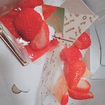 レーブドゥシェフ - 料理写真:あーん　てっぺんのクリームが　つぶれてるー(^_^;