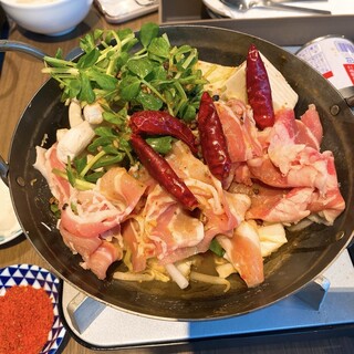 鍋とスパイス料理 オニカワラ_1