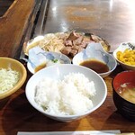 DANTE - ジャンボステーキ定食。