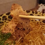 本家 なごやんラーメン - チャーシューにゅーん♪♪