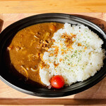 バイカーズ イン トラスト - そこそこ量が多い手作りカレー。人参がけっこうゴロゴロ入ってる。お肉が入ってたかは不明。