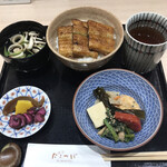 Tako Tsubo - うな丼には、お吸い物、野菜の炊き合わせ、漬物が付いてました