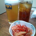 大吉 - ビール　５５０円　+　ウーロン茶　２４０円　とキムチ