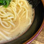 横浜家系ラーメン大岡家 - クリーミーな商店系スープ。