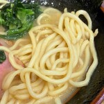 横浜家系ラーメン大岡家 - 中太麺は長さがありました。