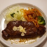 大衆ステーキ 肉の助 - 燻製ステーキ