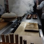 佳肴岡もと - 蟹を蒸かしてます♪