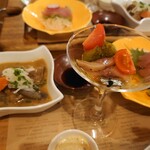 Sapporo kaitakushi - モツ煮込み味噌味、鯖の燻製っぽいの
