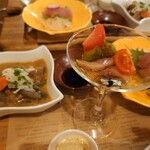 札幌開拓使 - モツ煮込み味噌味、鯖の燻製っぽいの