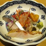 Otsuaji Asai - 本日のお造り：・のどぐろの炙り。 ・寒鯖。 ・カワハギの肝包み。 ・本鮪。 ・車海老。 ・蝦夷鮑の肝のせ。 ・スミイカの雲丹のせ。 紫蘇の花が飾られています。　　　　　2021.01.11