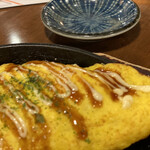 海鮮ダイニングはなの夢 まぐろや - とんぺい焼き。中のキャベツがふわふわでさらりと食べられます。