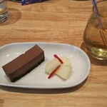 ボーノ - デザート・セット  レアチョコとリンゴジュース