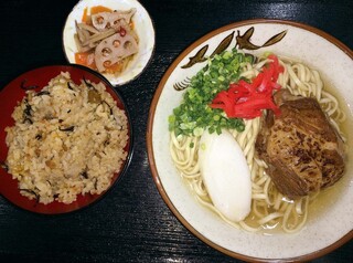 丸三（まるみつ）冷し物店 - ソーキそば定食　950円