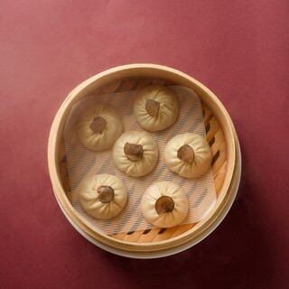 Please try and compare the four types of xiao long bao!
