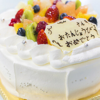 豪華なホールケーキ3000円(税込)から注文受付中！記念日に