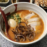 まるだいラーメン - うま辛とんラーメン　煮卵