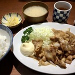 Shouya - 「豚の生姜焼き定食」825円也。税込。
