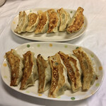 正華飯店 - 餃子。ニンニクが効いてます。