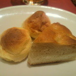 銀座ワイン食堂 パパミラノ - ランチは食べ放題のパン