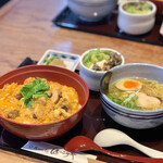 比内地鶏 ほっこりや - 親子丼とハーフラーメン¥1780(税抜)
