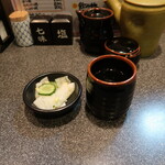とん竹 - お新香　＆　お茶