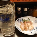 菜香餃子房 - レモンサワー400円鶏肉の塩漬け500円