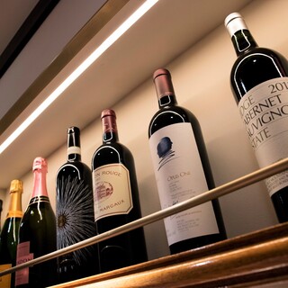 ソムリエ厳選のワインをリーズナブルなものからご用意致しました