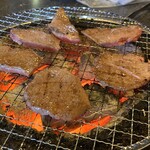 焼肉 すっきゃねん - 和牛上タン塩