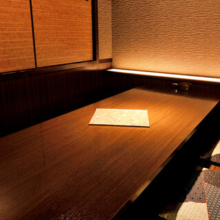 当店は全席ゆったりと足を延ばせる掘りごたつ式になっております。