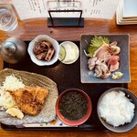 魚真 - 【2021年１月13日】日替りの刺身盛りと揚げたてアジフライの『魚真定食』。