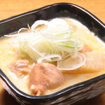 串処とく酒場 - 豚ホルモンを白湯味噌仕立で