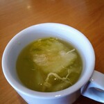ガスト - スープは白菜のコンソメスープかな。卵も溶いてあります。