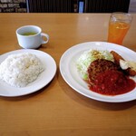 ガスト - 料理が揃いました。実物は結構ボリューム感有ります。